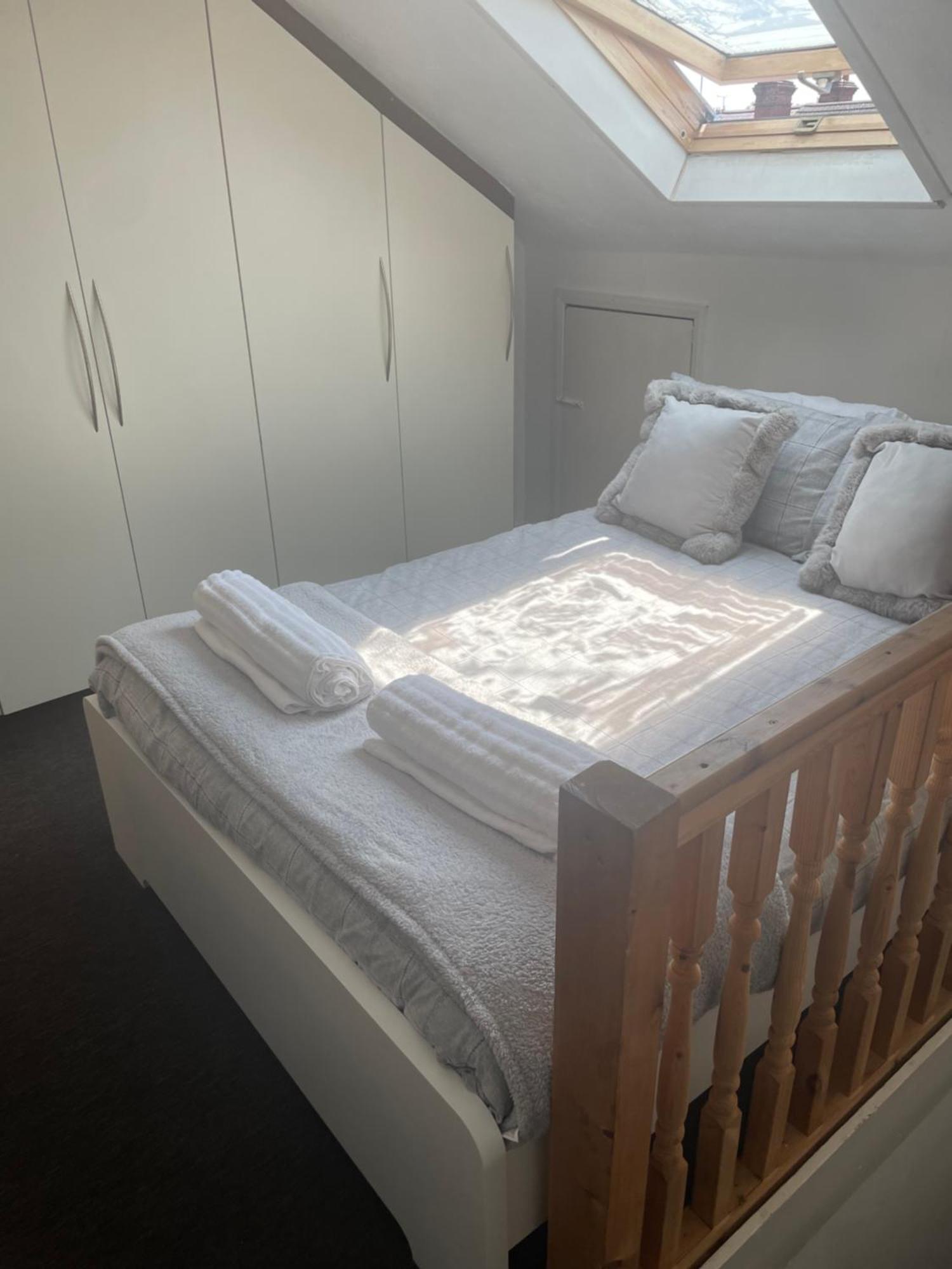 Home Sweet Home In Rg1 With Free Parking Reading Exterior foto