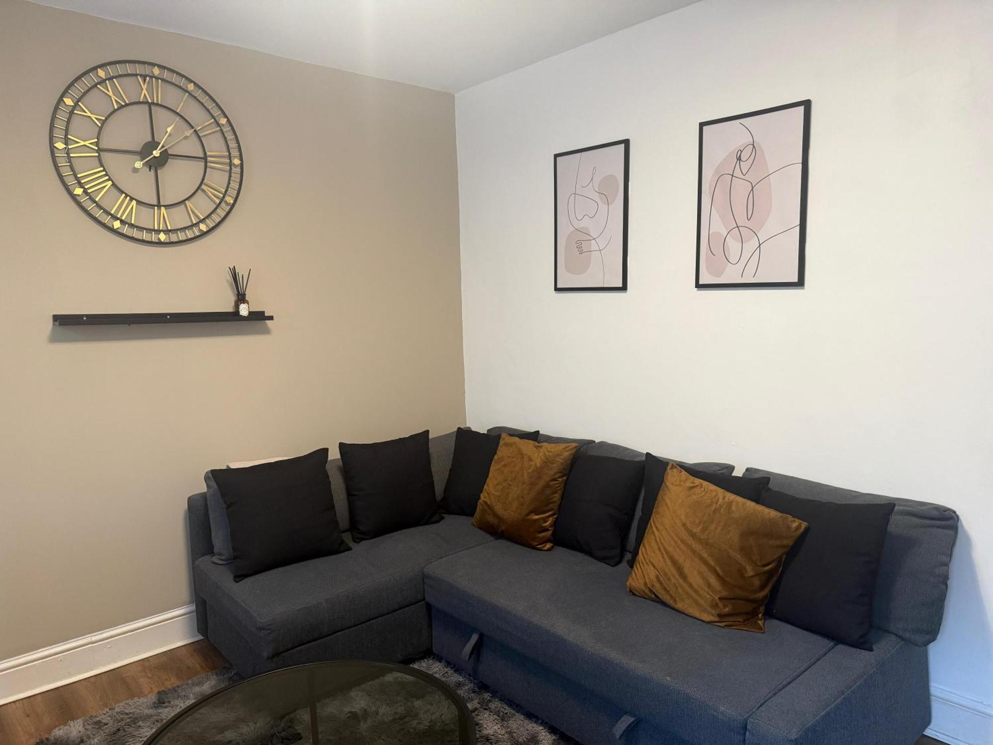 Home Sweet Home In Rg1 With Free Parking Reading Exterior foto